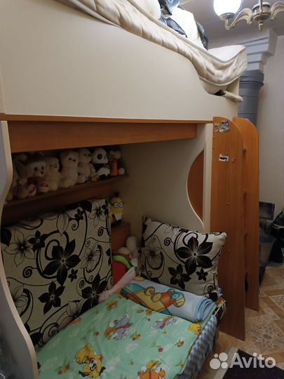 Двухъярусная кровать