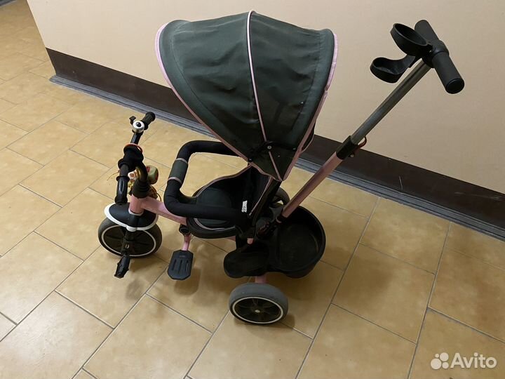 Трехколесный велосипед с ручкой