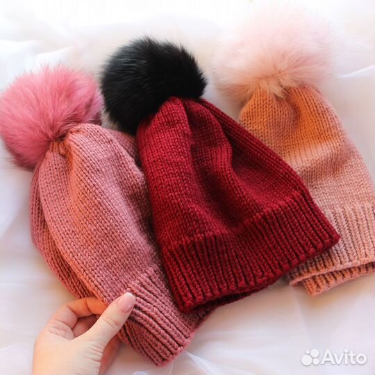 Шапка вязаная с помпоном