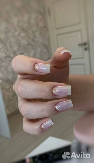 Модель на маникюр