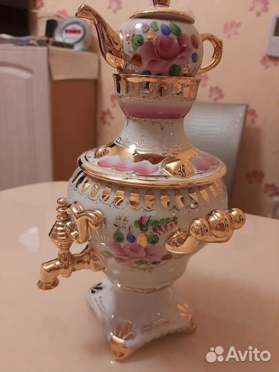 Фарфоровый самовар и масленка Гжель