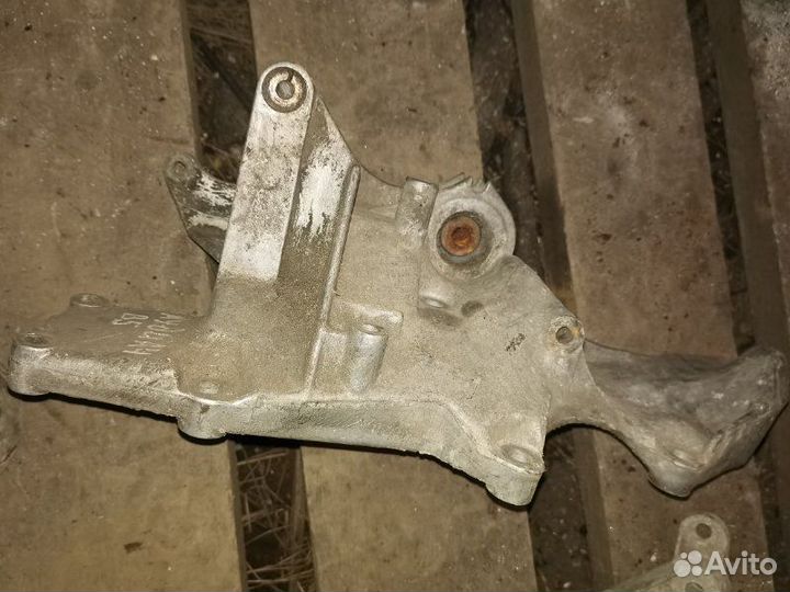 Кронштейн генератора Audi A4 B5