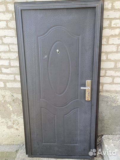 Металлическая дверь бу 209*105