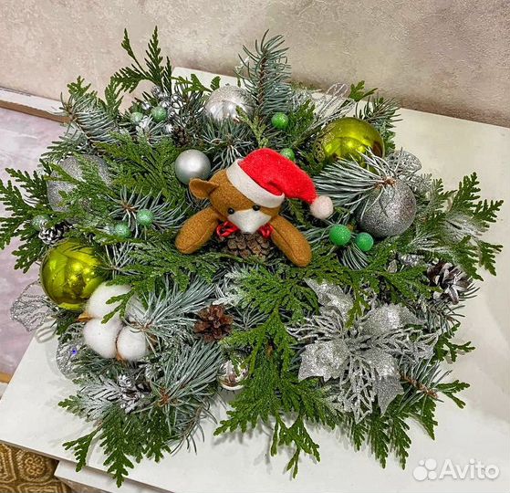 Новогодняя композиция из нобилиса и ели