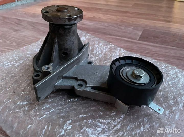 Водяной насос помпа