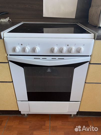 Плита электрическая стеклокерамика Indesit