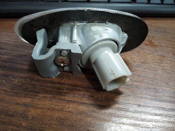 Указатель поворота передний Mitsubishi Outlander