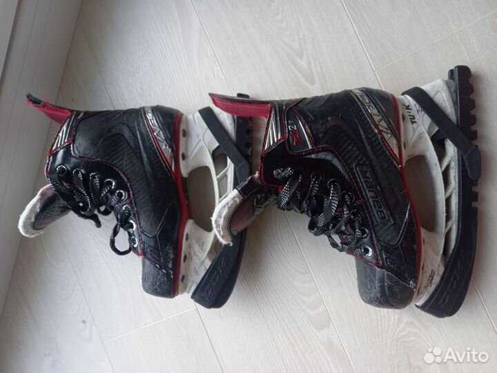 Коньки хоккейные