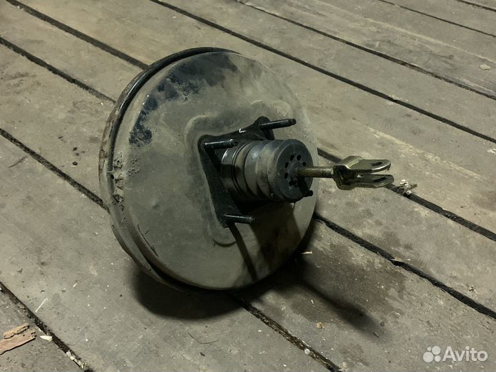 Продам вакуумный усилитель тормозов