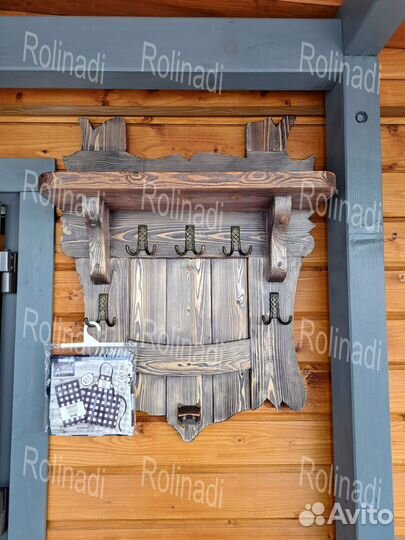 Вешалка из дерева