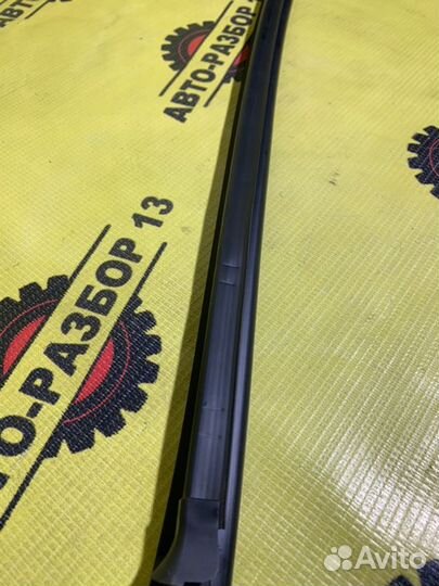 Уплотнитель стекла задний правый Kia Sportage 4 QL