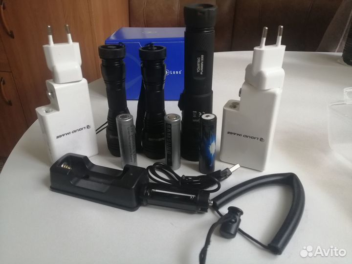 Компьютер и фонари для дайвинга