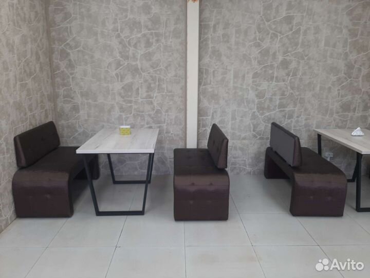 Кухонный стол и 2 скамейки