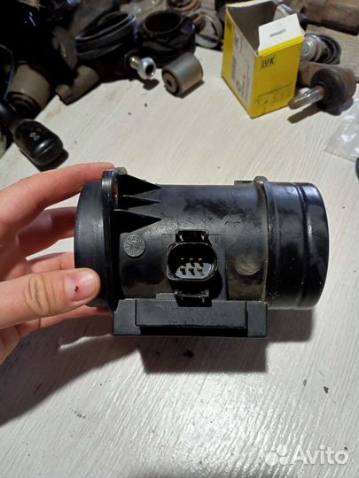 Датчик воздушного потока Ауди 80 В4