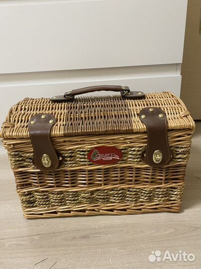 Корзина для пикника с посудой новая