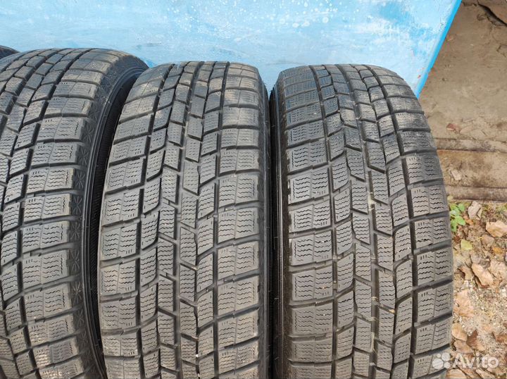 Goodyear Ice Navi 6 215/65 R16