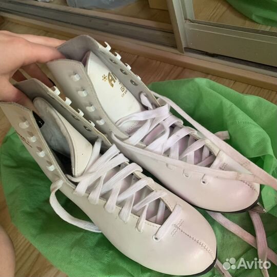 Коньки фигурные женские 40 размер