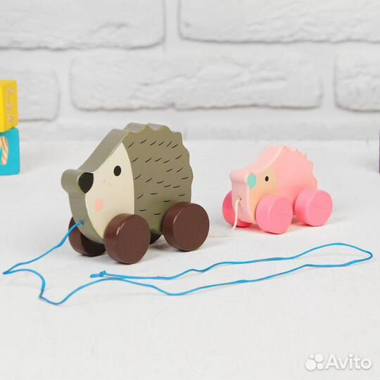 Игрушка Каталка деревянная Ежики