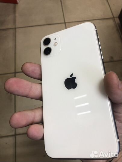 Телефон iPhone 11