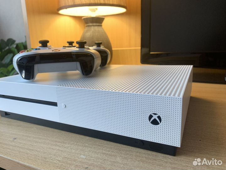 Xbox One s 1tb, 2 двойстика,полный комплект