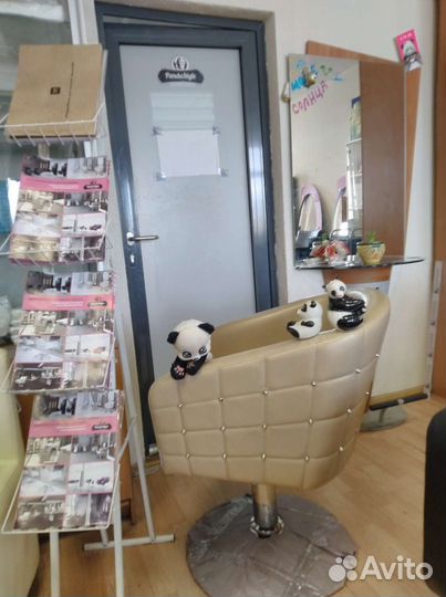 Парикмахерское кресло в цвете* золотой