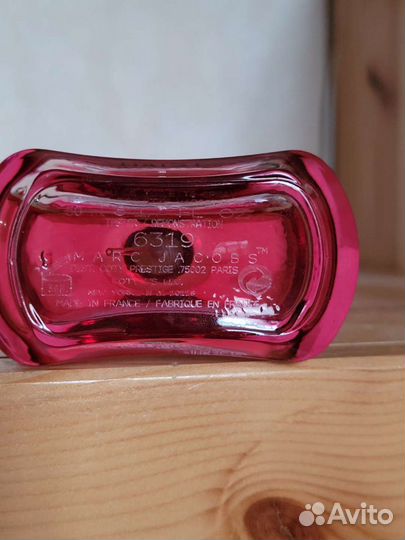 Daisy Kiss Marc Jacobs