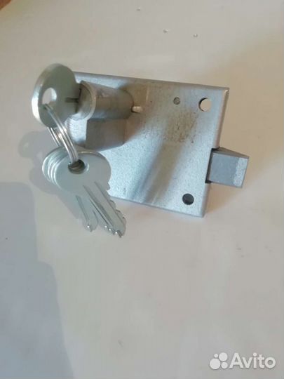 Замок дверной