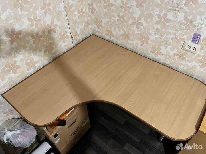 Компьютерный стол