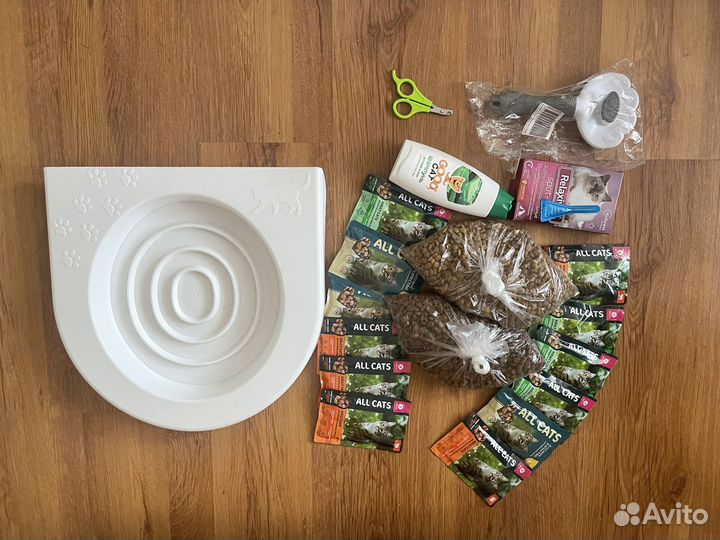 Корм и принадлежности для кошек