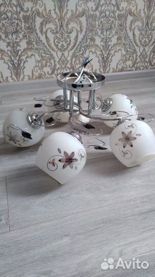 Продам люстру