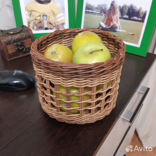 Продается плетеная корзинка для мелочей