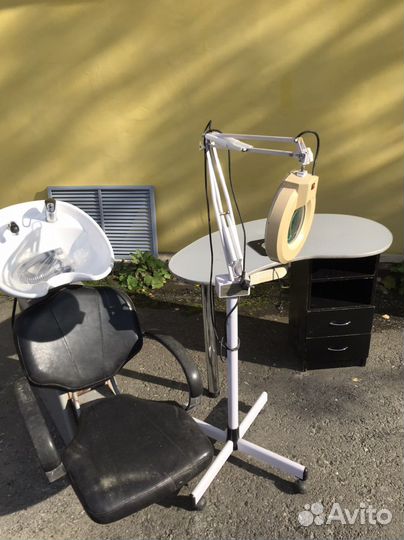 Маникюрный стол с вытяжкой/кресла, мойка, лампа