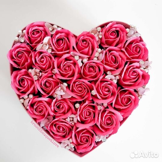 Розы в коробке сердце