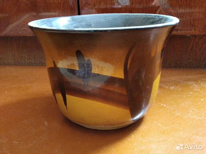 Цветочный горшок примерно на 2-2.5л