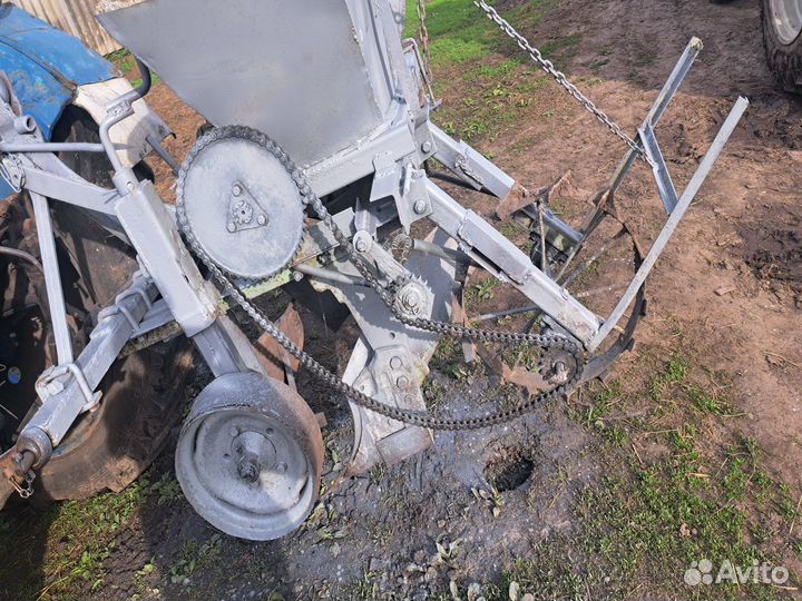 Картофельная сажалка однорядная