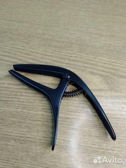 Новый универсальный каподастр Ernie Ball 9600 Axis