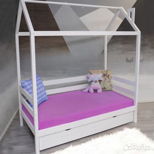 Кроватка для малыша с бортиком из натурального дер