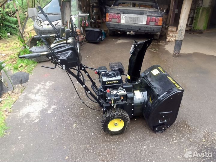 Снегоуборщик Champion ST762E