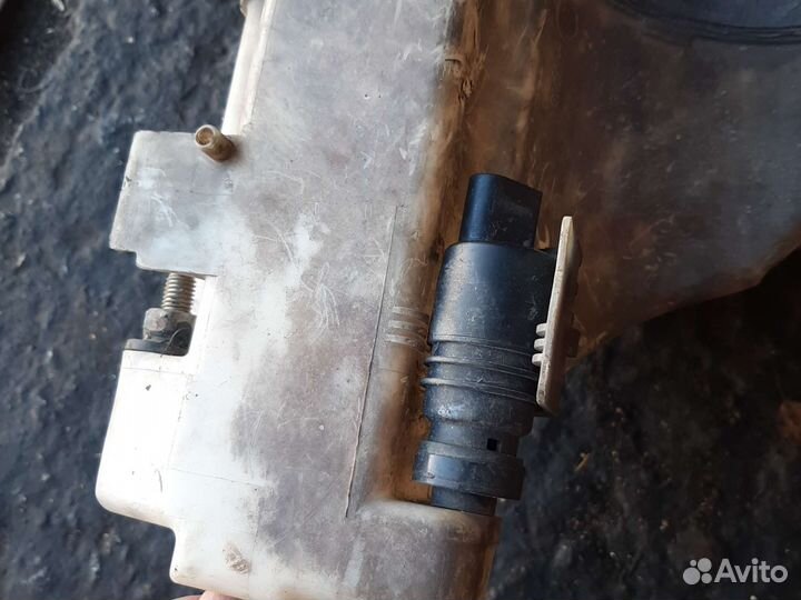 Бачок омывателя бмв E46 3 серия моторчик