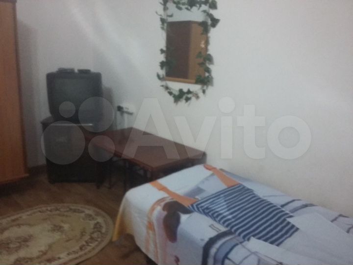 Комната 48 м² в 2-к., 1/2 эт.