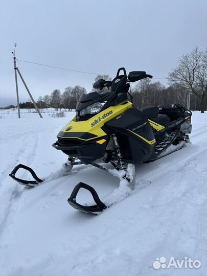 Ski-Doo Summit 850