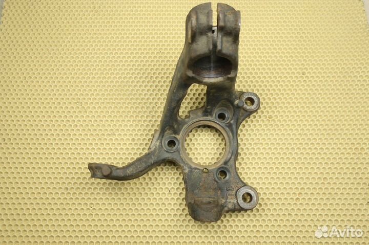 Кулак поворотный левый VW Golf 7