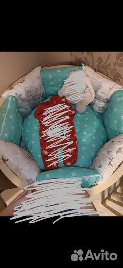 Набор бортиков-подушечек в кроватку