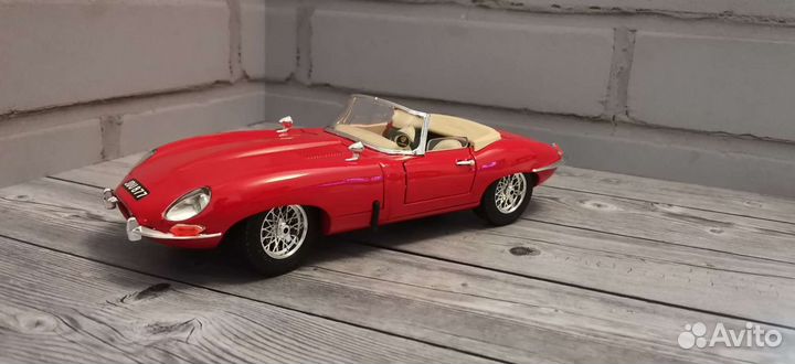 Модель Jaguar 1/18 Бураго