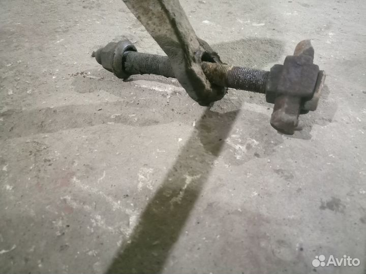 Болт тросиона Volkswagen Transporter Caravelle Т4