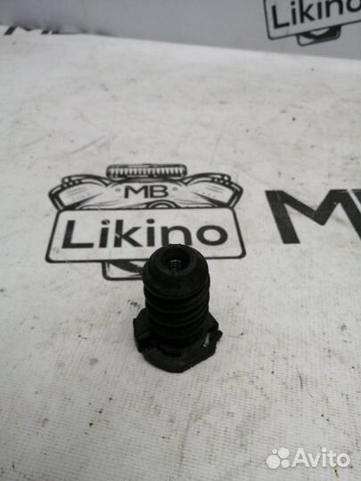 Болт крепления запасного колеса Mercedes-Benz