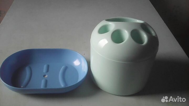 Мыльница,подставка под зубные щётки и пасту новые