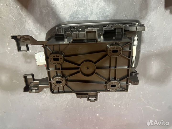 Подлокотник Toyota Rav 4 XA50 2021