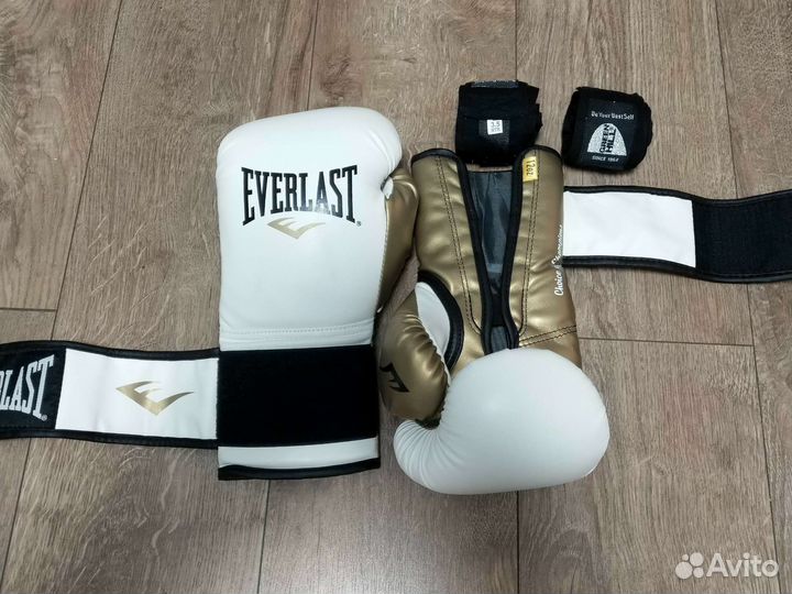 Боксерские перчатки 12 oz everlast с бинтами