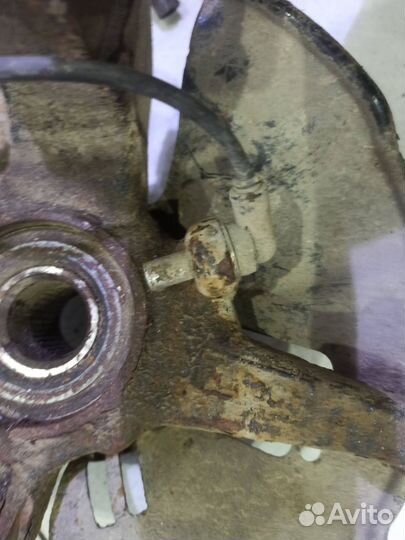 Кулак передний правый